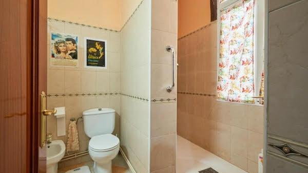 Habitacion Maravillosa En Apartamento Compartido Madrid Centro Luaran gambar